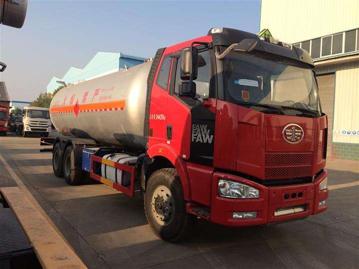 運(yùn)輸車.jpg
